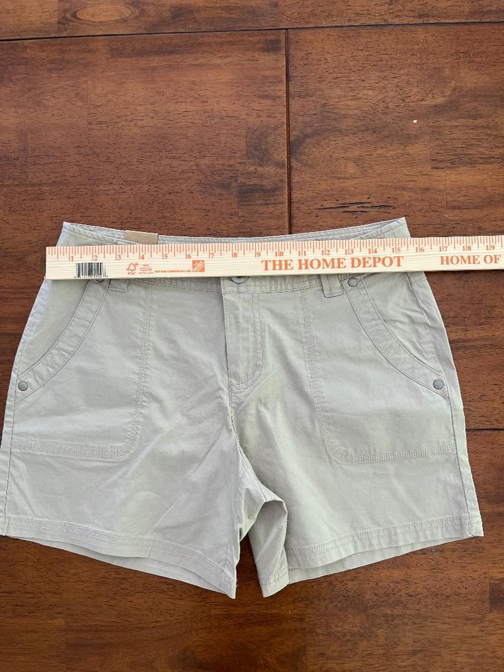 NWT Womens DKNY Shorts, Size 4